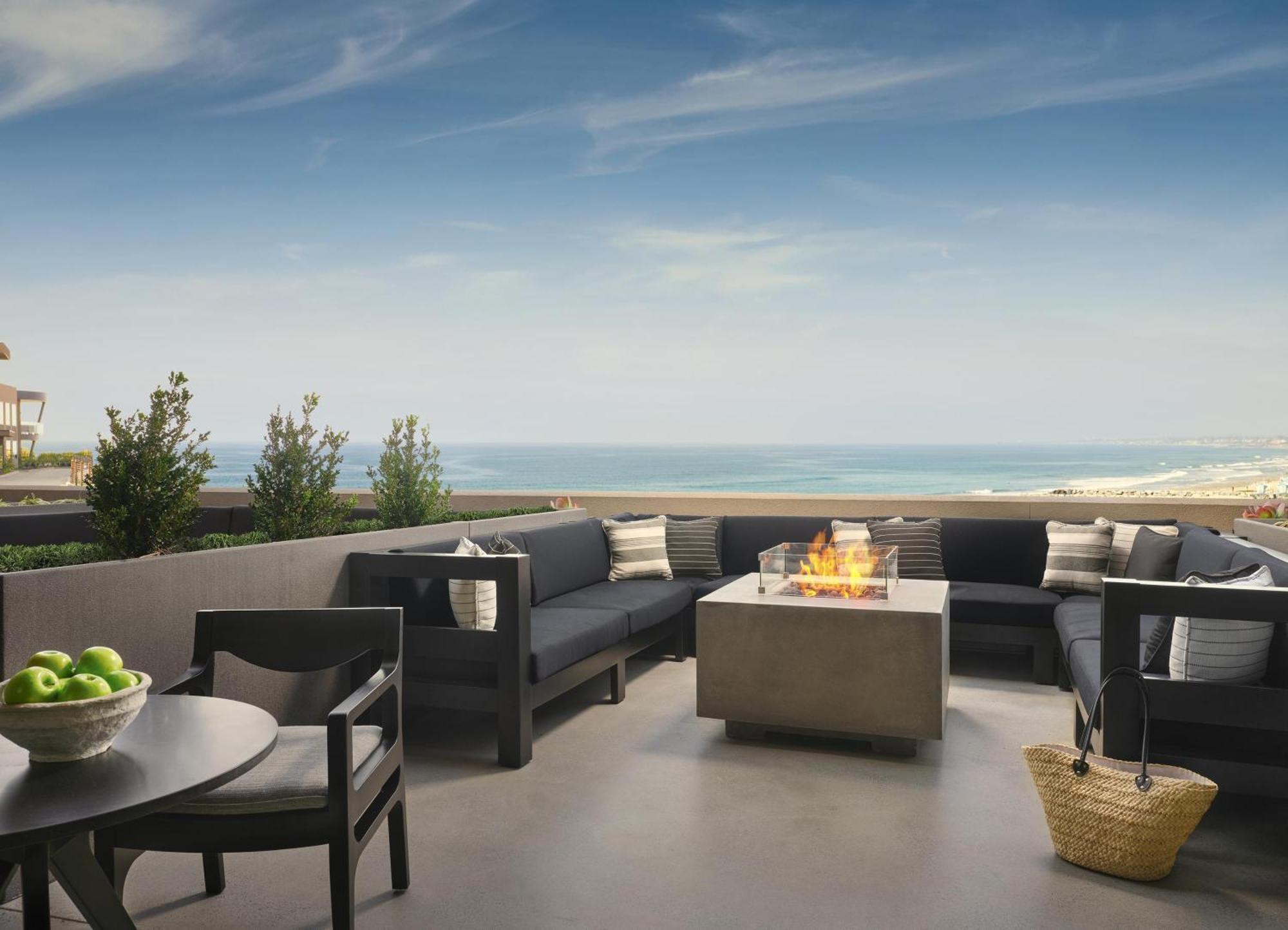 King Room Firepit Garden View